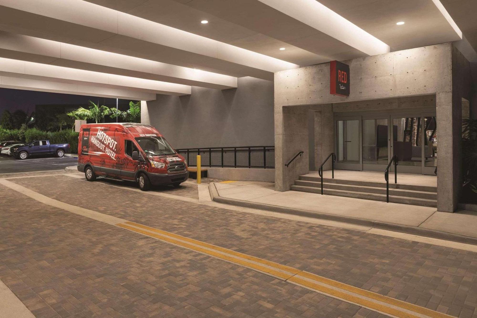Radisson Red Miami Airport 호텔 마이애미스프링스 외부 사진