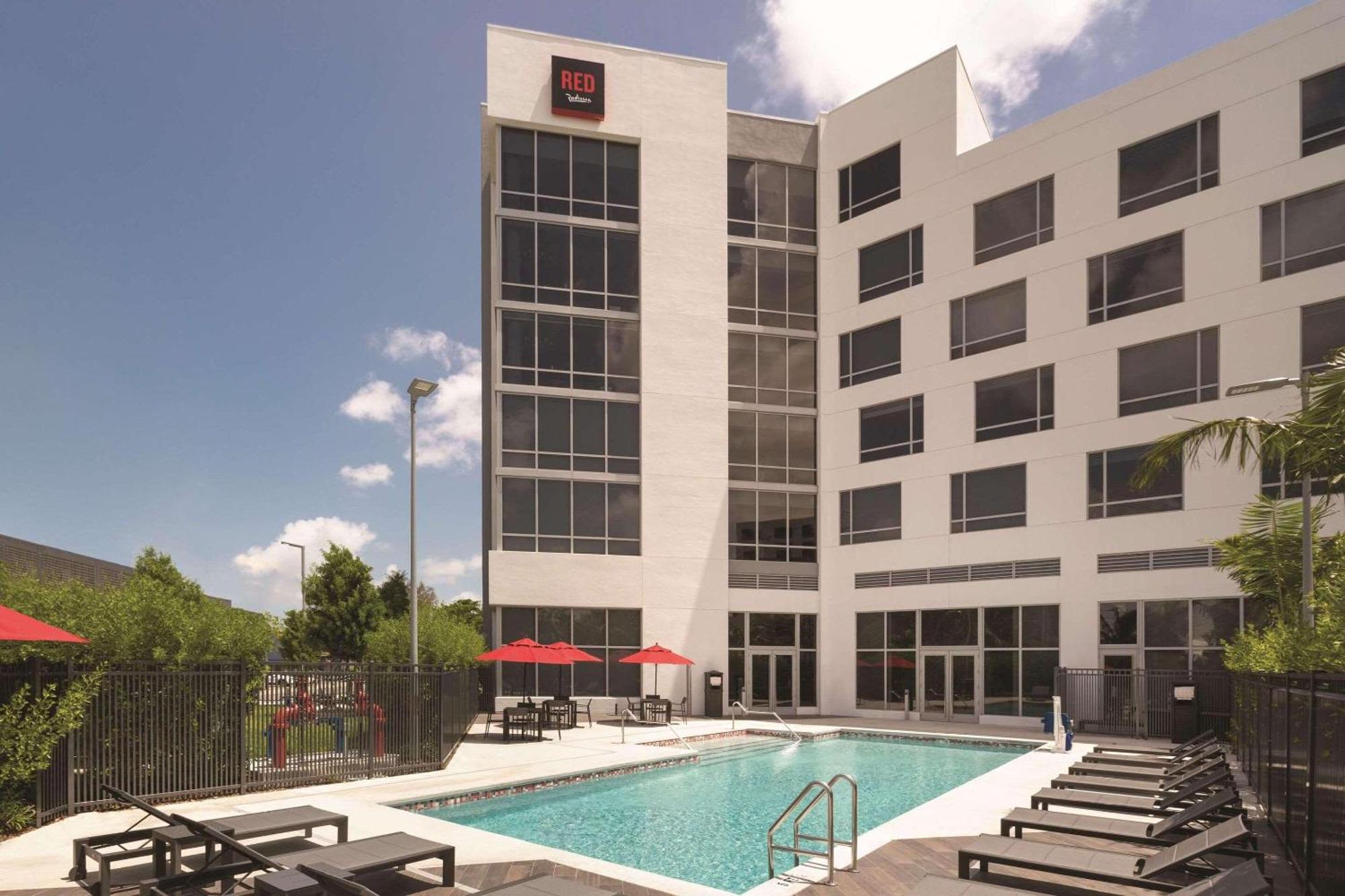 Radisson Red Miami Airport 호텔 마이애미스프링스 외부 사진