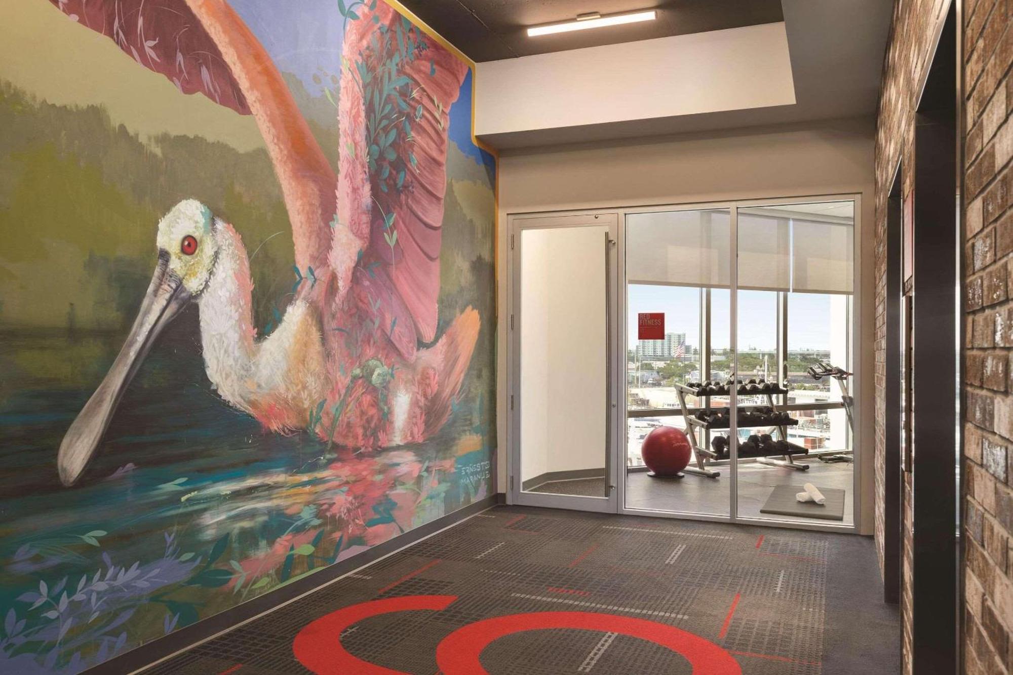 Radisson Red Miami Airport 호텔 마이애미스프링스 외부 사진