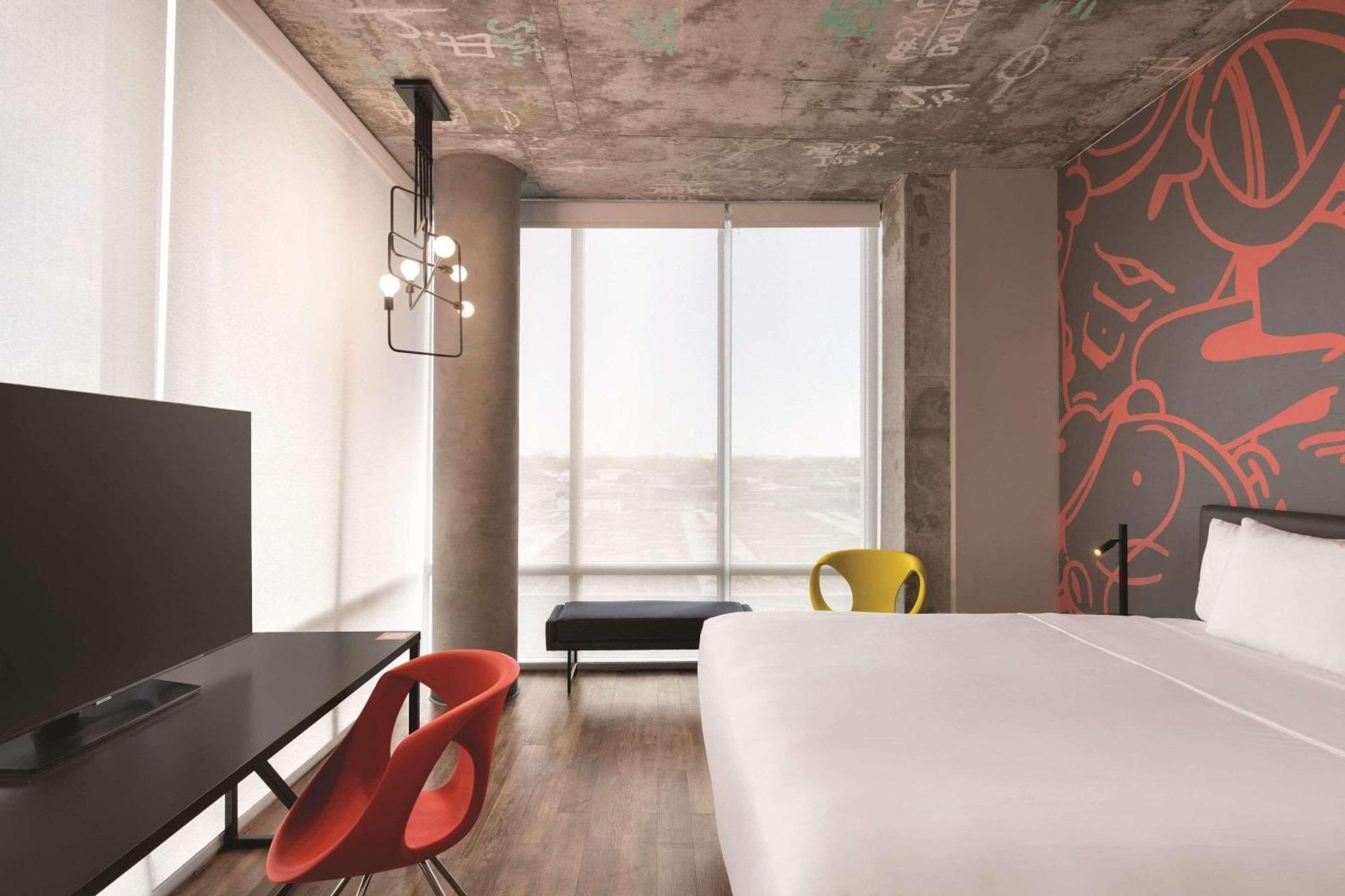 Radisson Red Miami Airport 호텔 마이애미스프링스 외부 사진