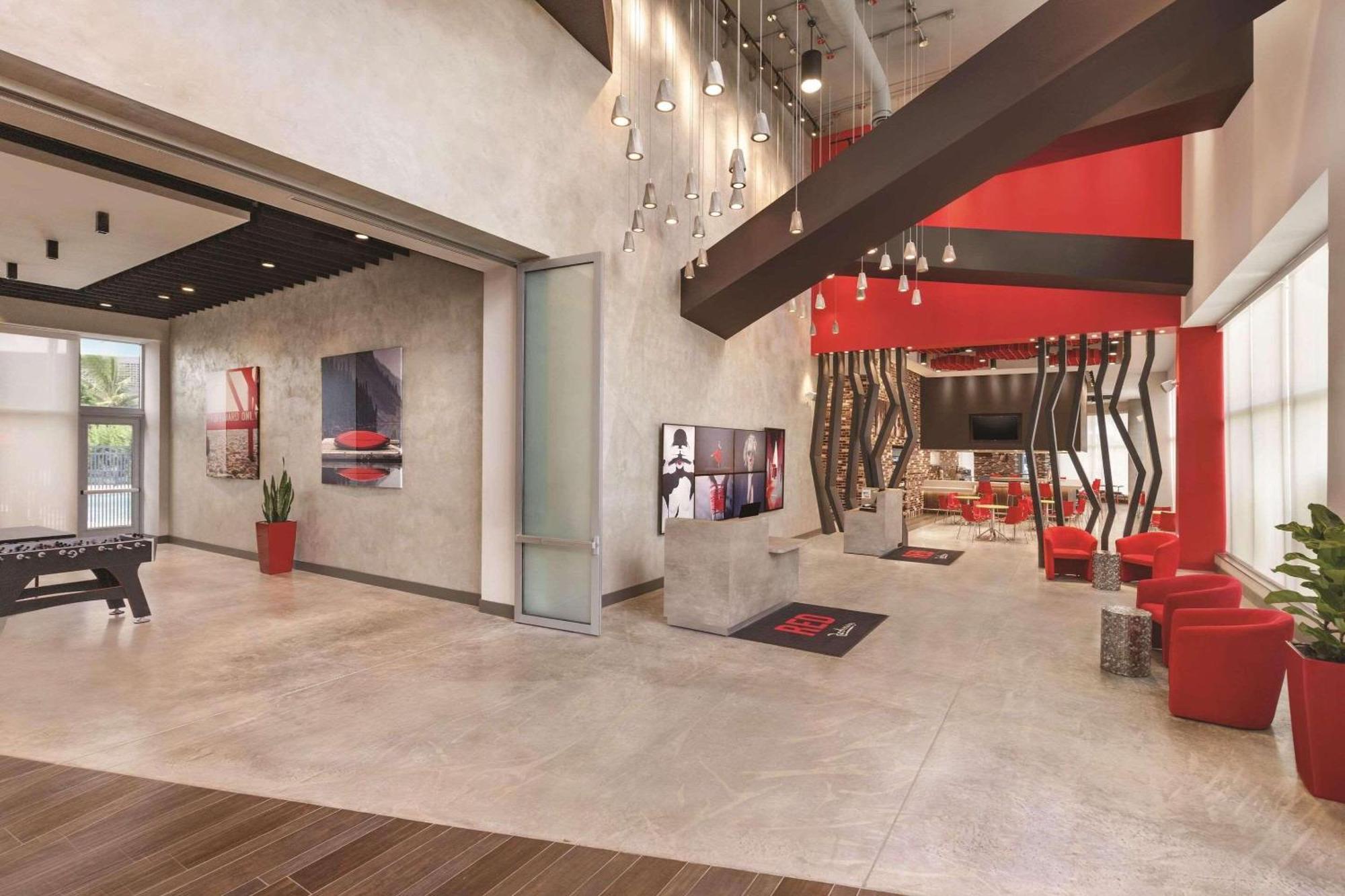 Radisson Red Miami Airport 호텔 마이애미스프링스 외부 사진
