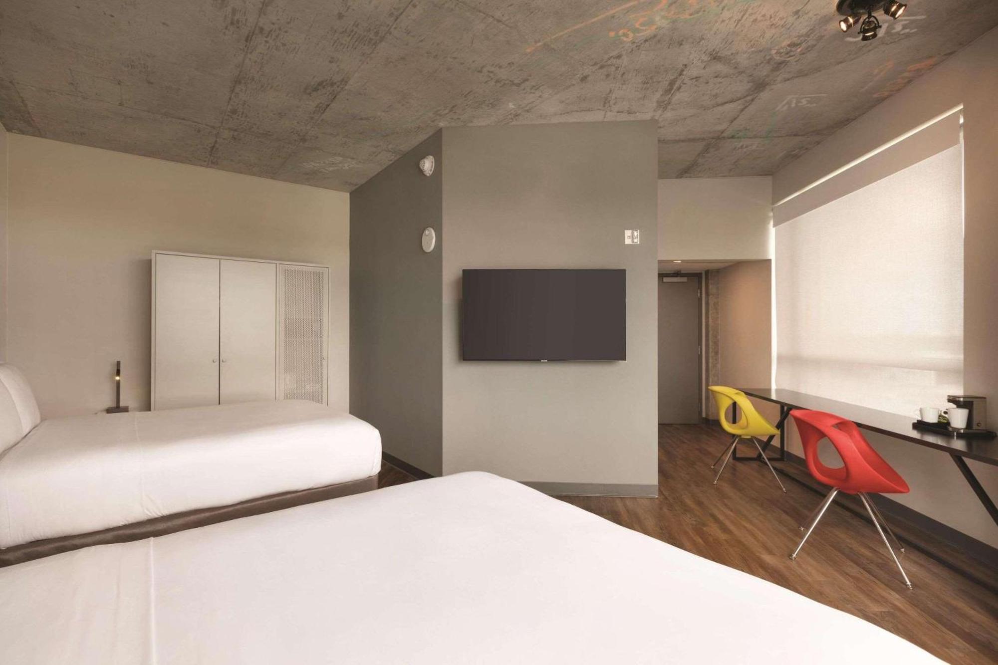 Radisson Red Miami Airport 호텔 마이애미스프링스 외부 사진